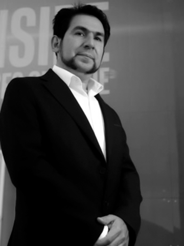 Dr. Julio César Zamora Esquivel