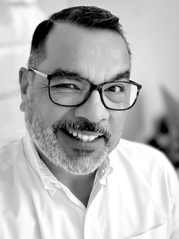 Mtro. César E. González Coronado