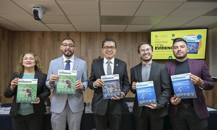 presentan revista con evidencia